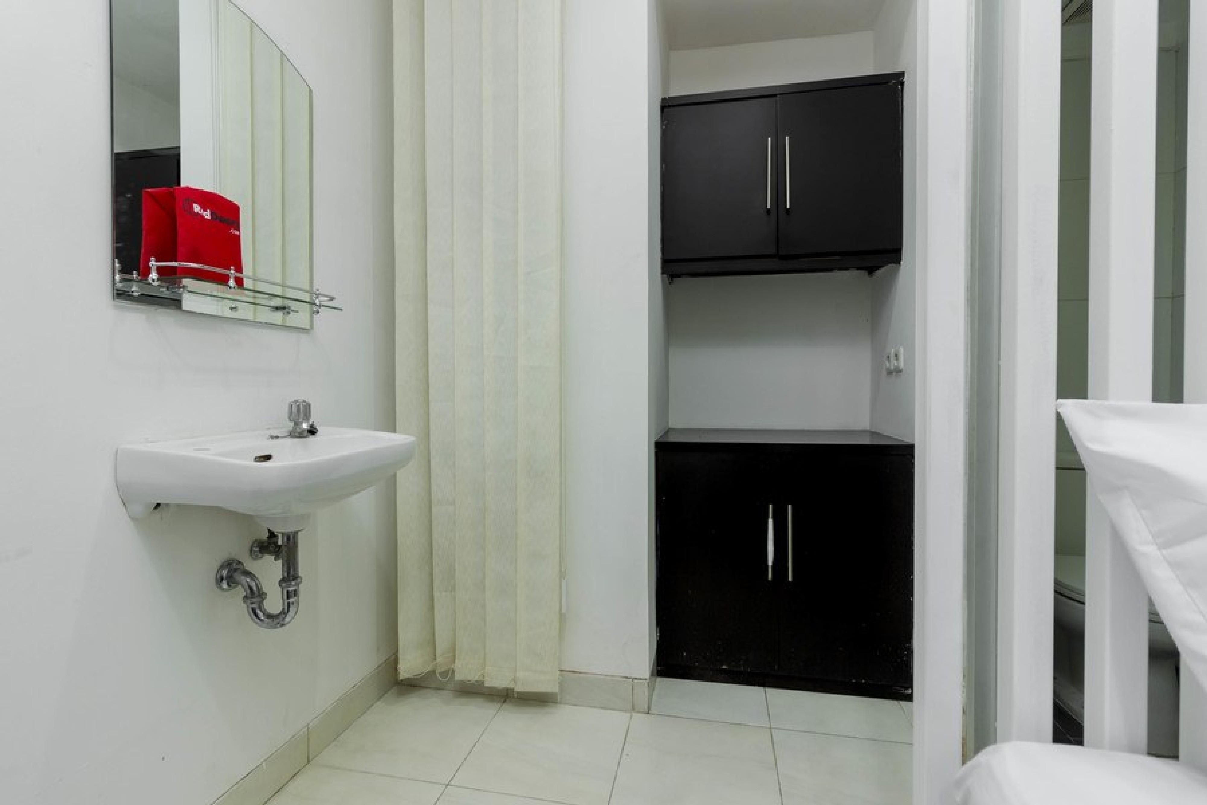 Reddoorz Plus @ Pasar Baru Jakarta Ngoại thất bức ảnh